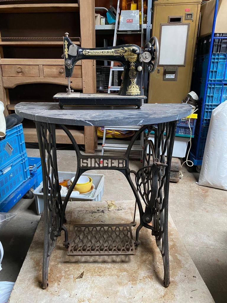 Ancienne machine à coudre, Antiquités & Art, Antiquités | Machines à coudre, Enlèvement