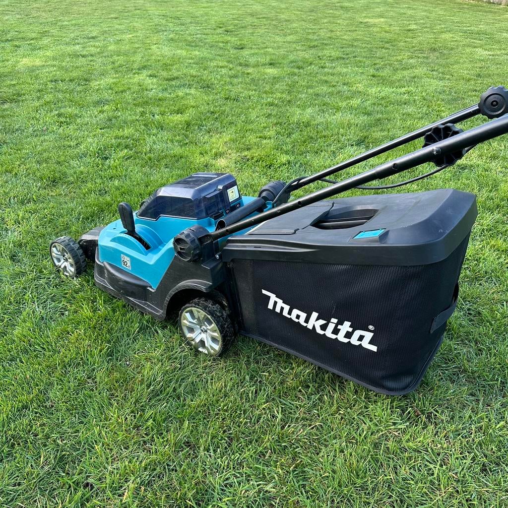 Makita DLM432 accu grasmaaier 43 cm – 2x18V, Tuin en Terras, Grasmaaiers, Ophalen, Cirkelmaaier, Gebruikt, Opvangbak