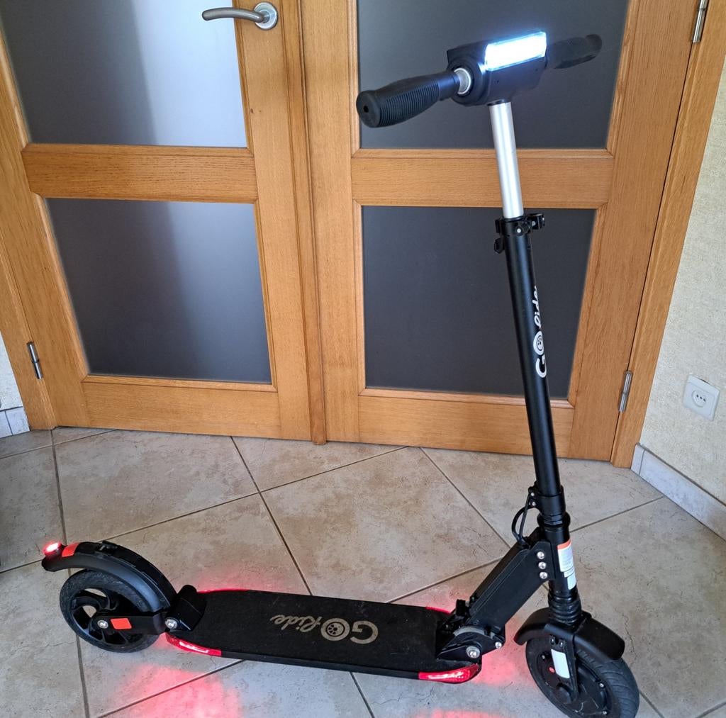 Elektrische step GoRide,  63km gereden, plooit niet dicht, Fietsen en Brommers, Ophalen, Zo goed als nieuw, Elektrische step (E-scooter)