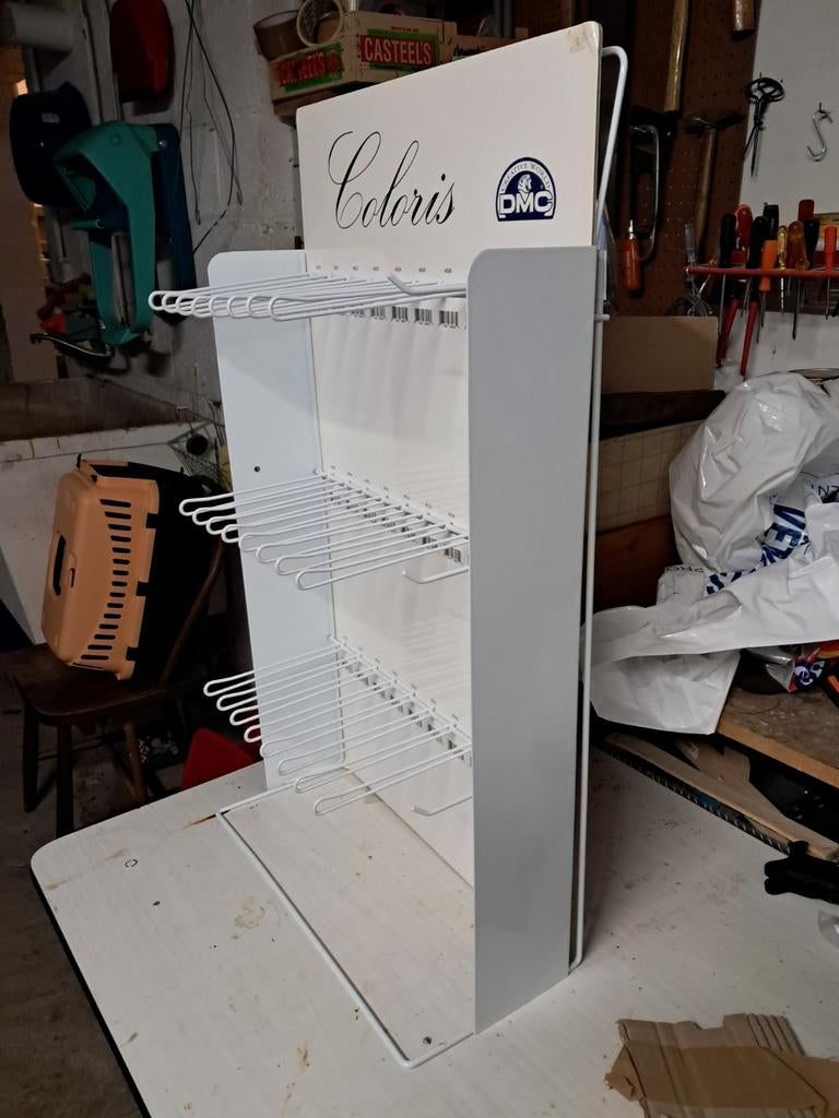 DMC-scherm. Hoogte 69 cm, diepte 12 cm, breedte 39 cm