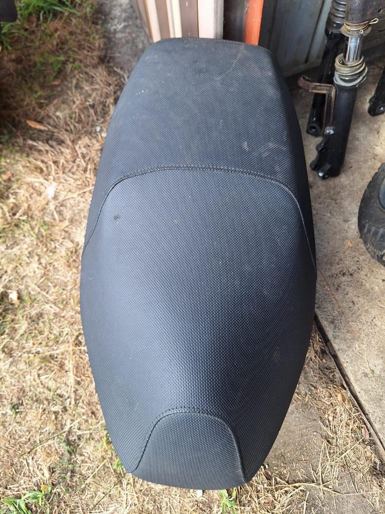 Pgo origineel zadel nog in perfecte staat heb er 2 stuk, Fietsen en Brommers, Ophalen of Verzenden, Zadel