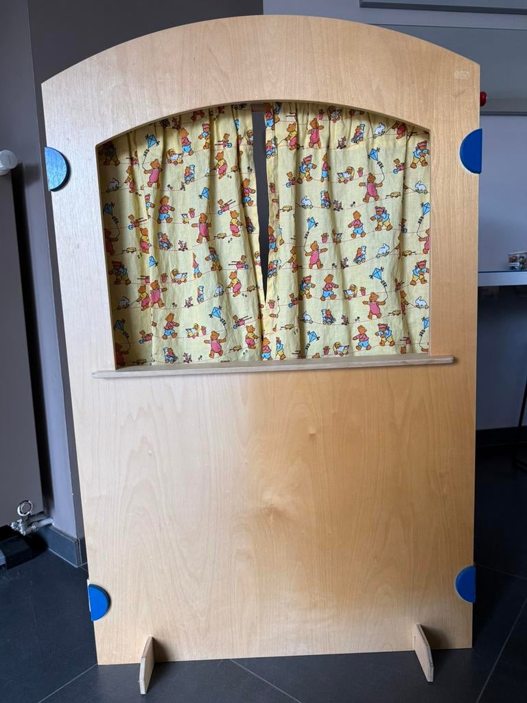 Poppenkast met 7 poppen, Ophalen, Gebruikt