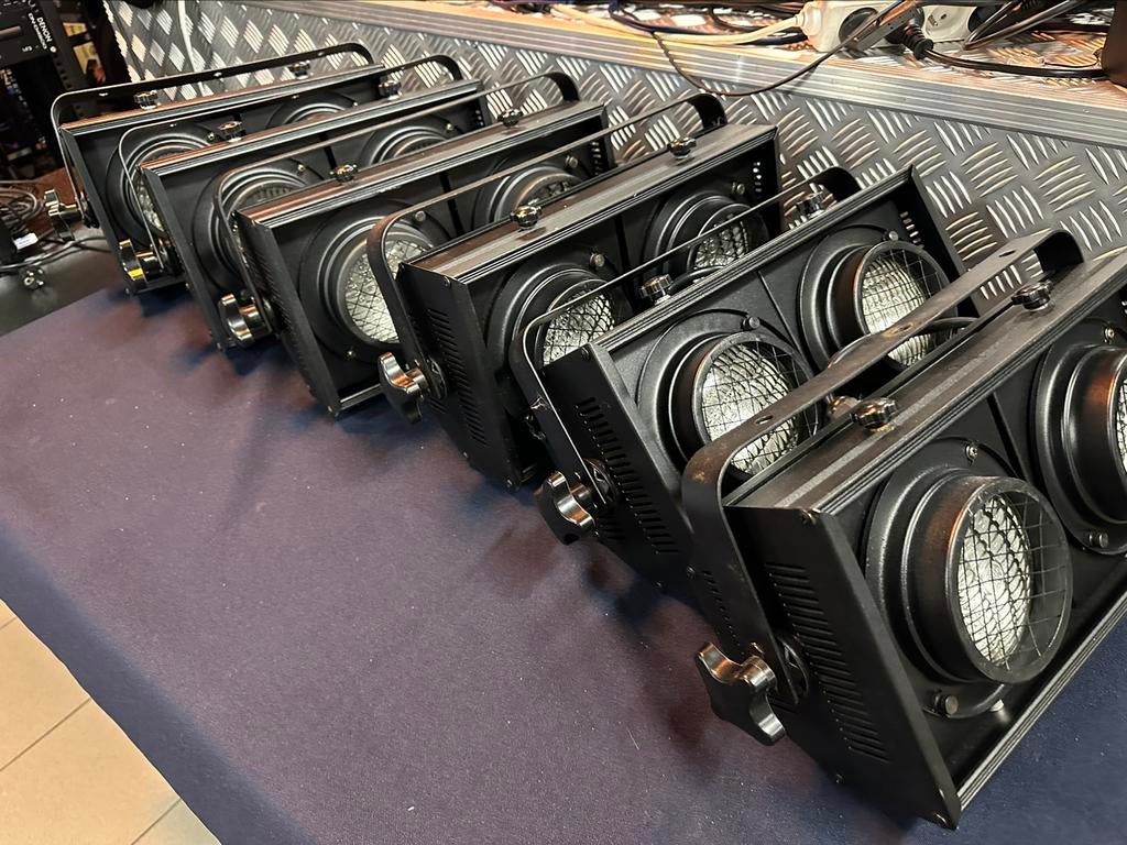Hq power dmx blinders 2x650w, Enlèvement ou Envoi, Comme neuf