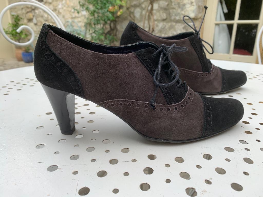 Brenda Zaro Oxford 39 met hakken van 7 cm zwart bruin suède, Verzenden, Zwart, Brenda Zaro, Schoenen met hoge hakken
