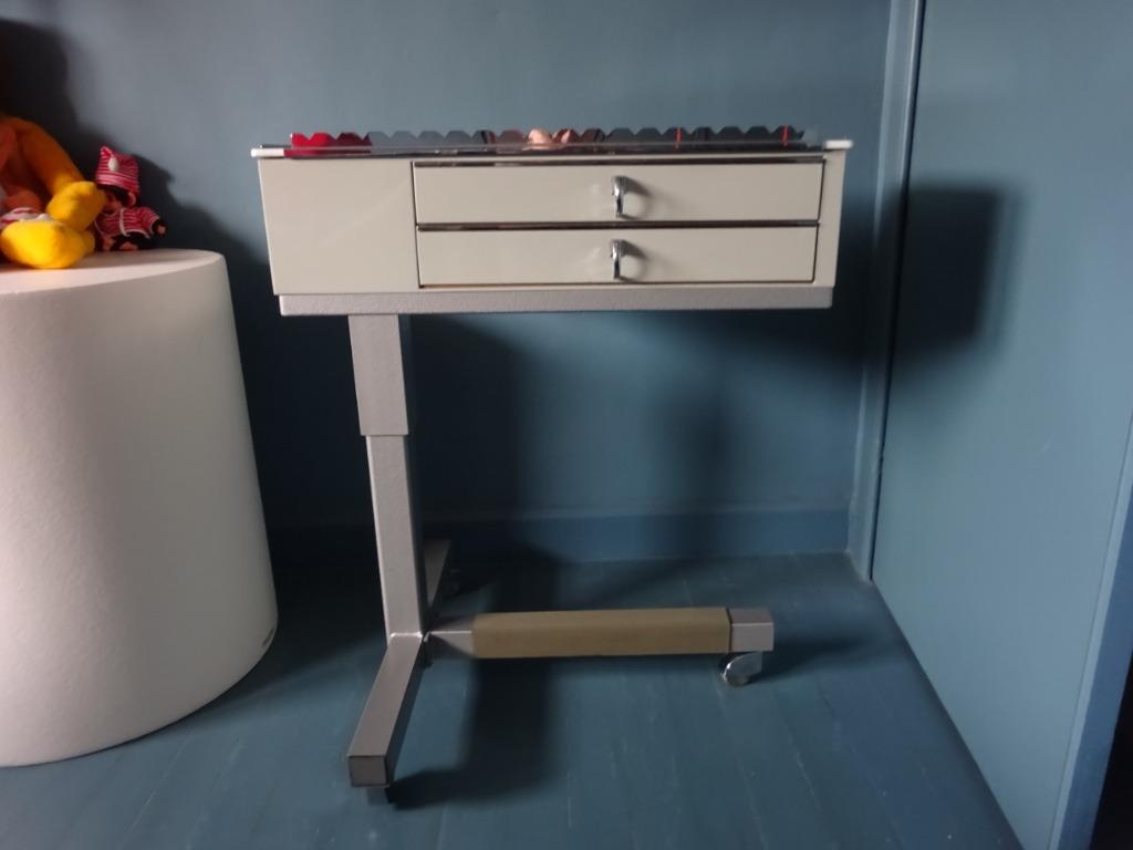 Vintage medisch labo werktafeltje of trolley, Enlèvement