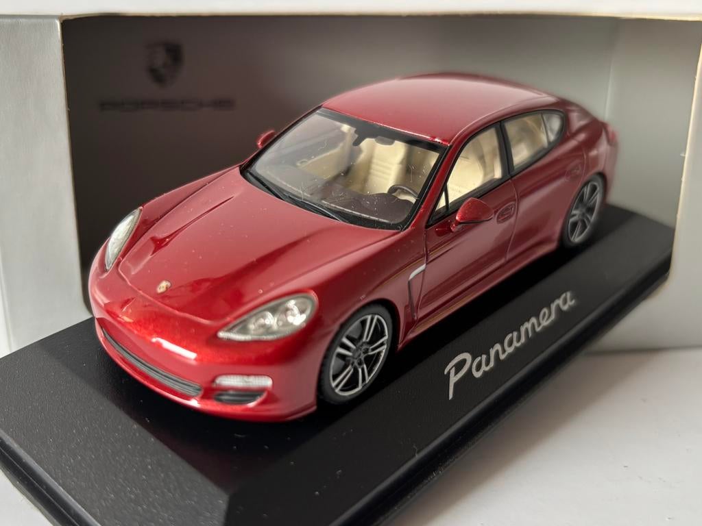 1:43  Porsche Panamera, Hobby en Vrije tijd, Ophalen of Verzenden, Zo goed als nieuw
