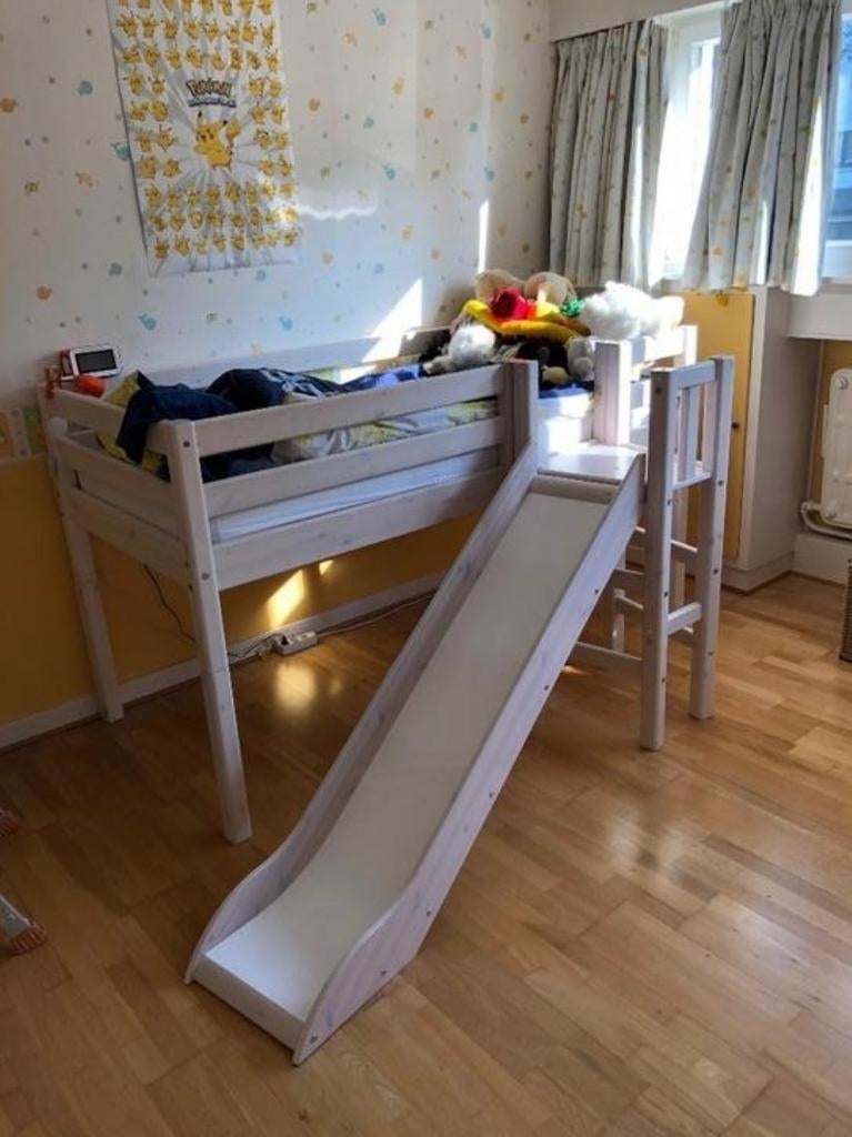 Lit mi-hauteur FLEXA CLASSIC blanchi - plateforme & toboggan, Enfants & Bébés, Chambre d'enfant | Lits superposés & Lits mezzanines