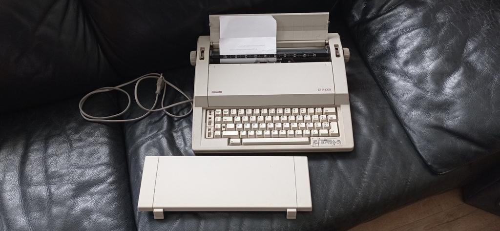 Elektrische schrijfmachine voor onderdelen of herstelling, Ophalen, Zo goed als nieuw