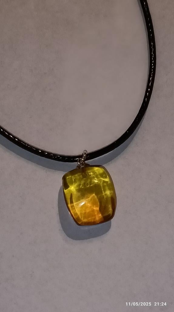 Pendentif en ambre de la République Dominicaine, Neuf, Jaune, Enlèvement, Avec pierre précieuse
