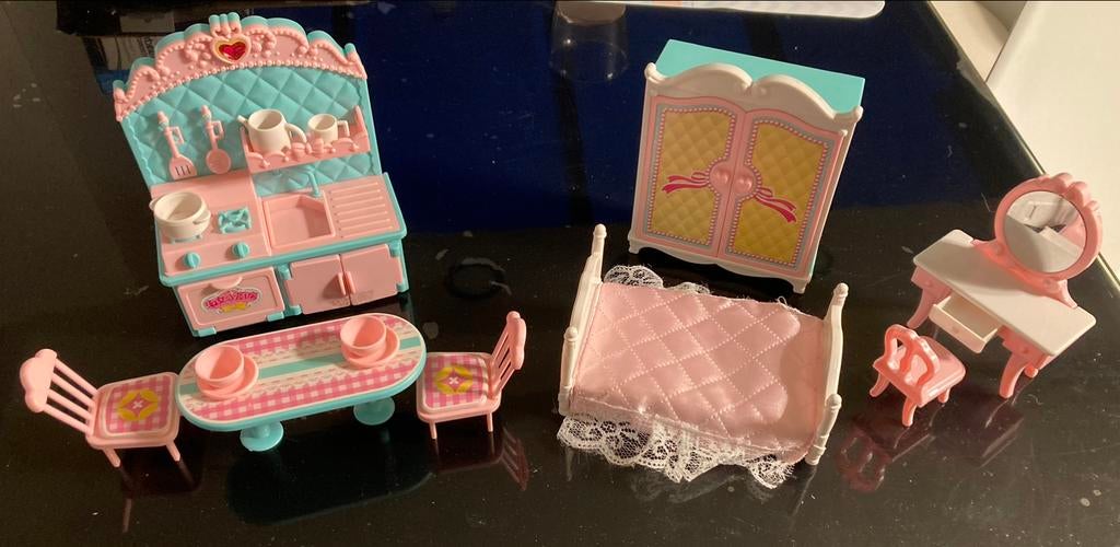 Poppenslaapkamer en keuken, Zo goed als nieuw