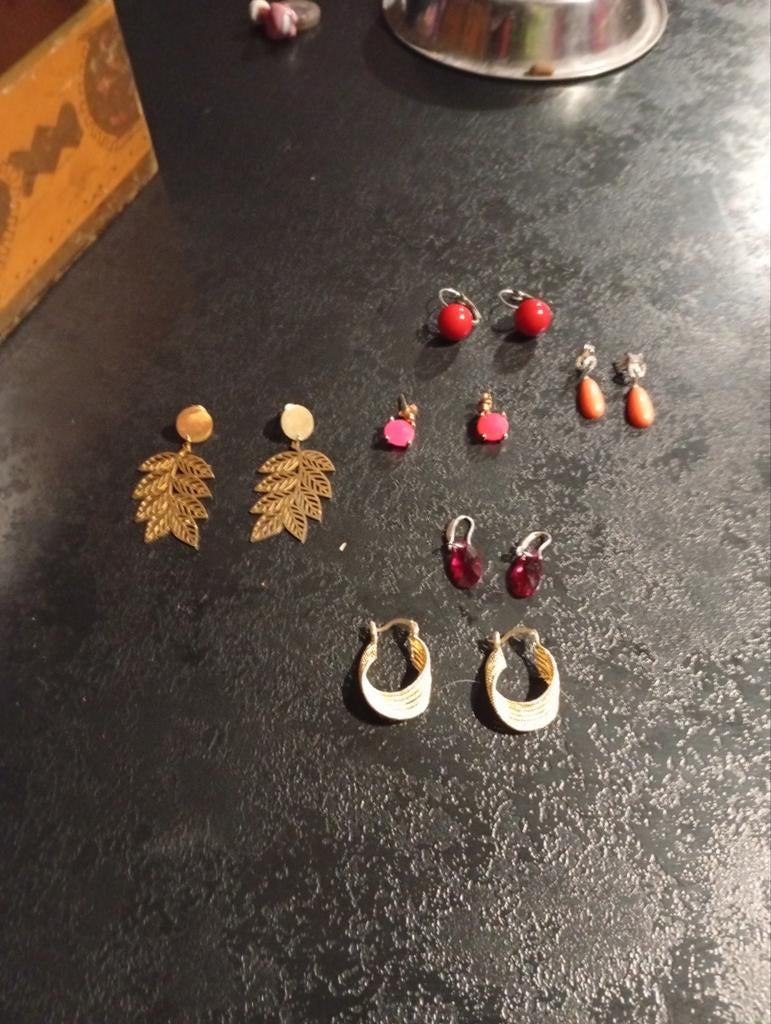 Diverses boucles d'oreilles, Bijoux, Sacs & Beauté, Boucles d'oreilles, Enlèvement ou Envoi, Rouge, Verre