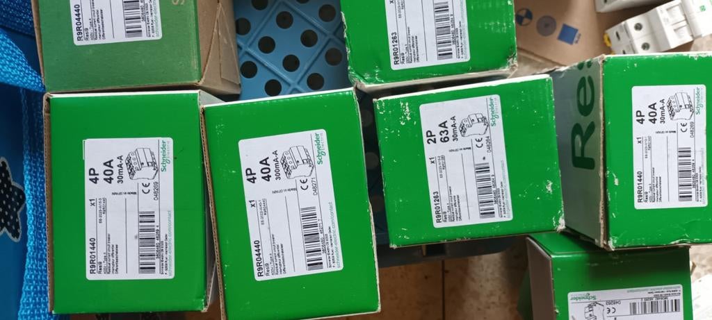 Différentielles, telerupteur, horloge, Bricolage & Construction, Électricité & Câbles, Enlèvement ou Envoi