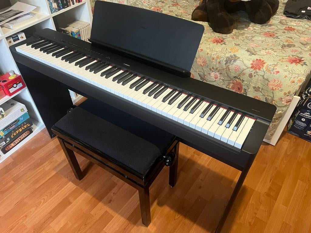 Clavier yamaha P-225 avec support et pédalier, 88 touches, Sensitif, Yamaha, Comme neuf