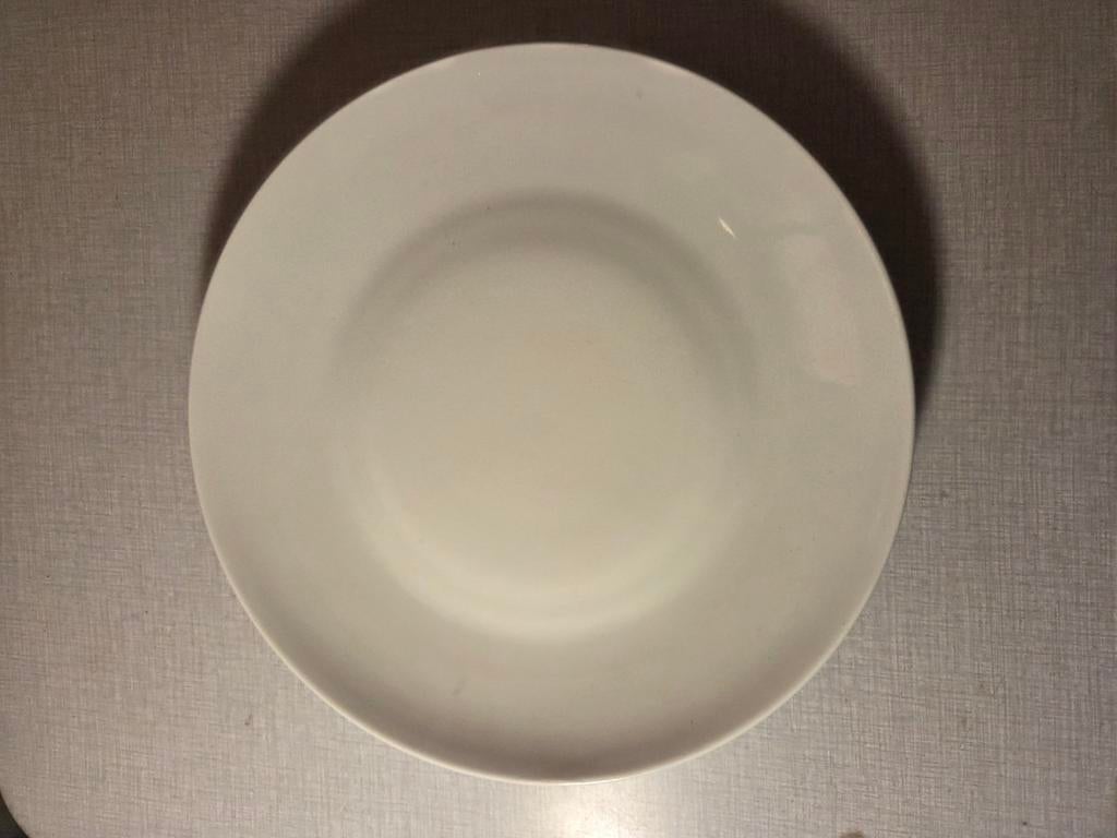 Assiette en porcelaine, Maison & Meubles, Cuisine | Vaisselle, Enlèvement ou Envoi, Comme neuf, Porcelaine, Assiettes(s)