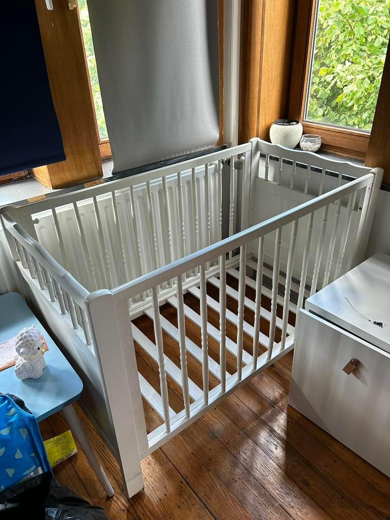 Chambre de bébé complete en blanc/bois, Enfants & Bébés, Enlèvement, Utilisé, Garçon ou Fille