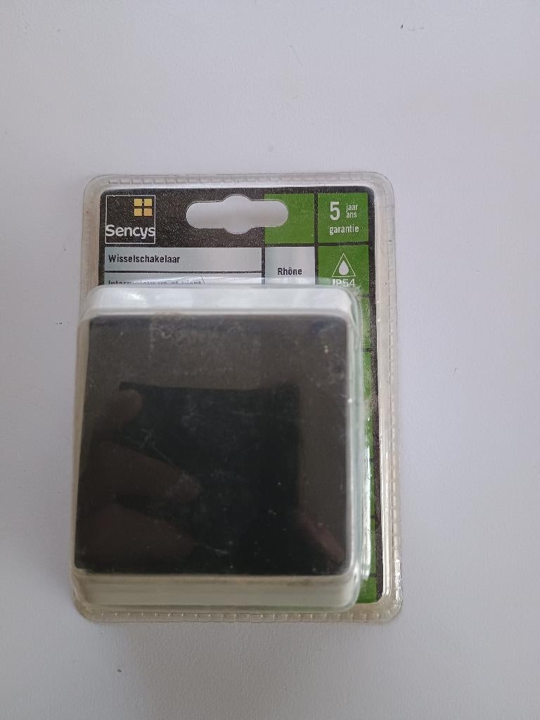 Schakelaar – wisselschakelaar/ enkelpolige schakelaar opbouw, Ophalen of Verzenden, Schakelaar