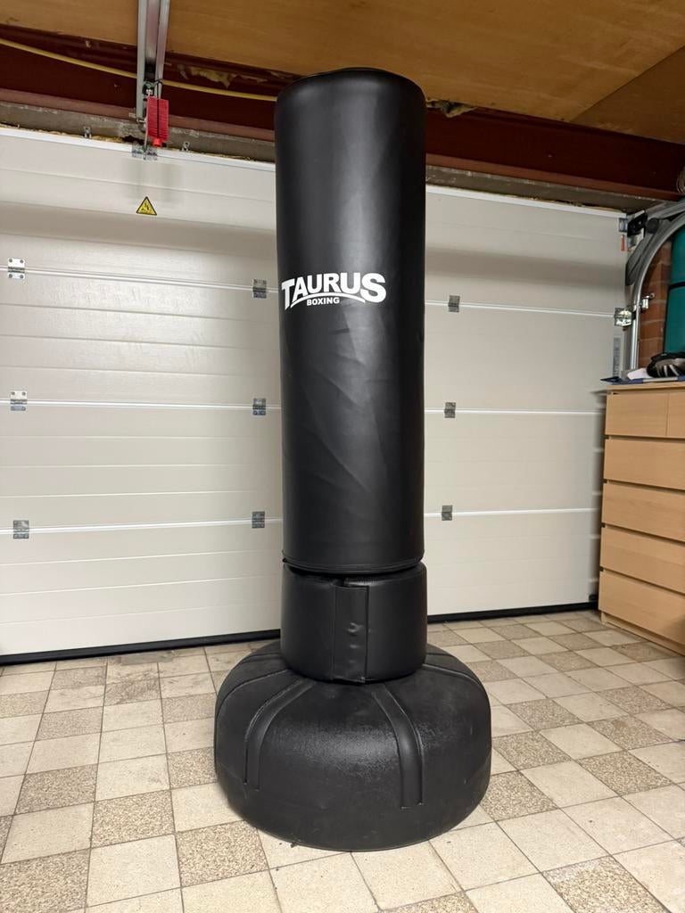 Taurus Standing Boxing Bag Boxing Trainer, Sports & Fitness, Enlèvement, Comme neuf