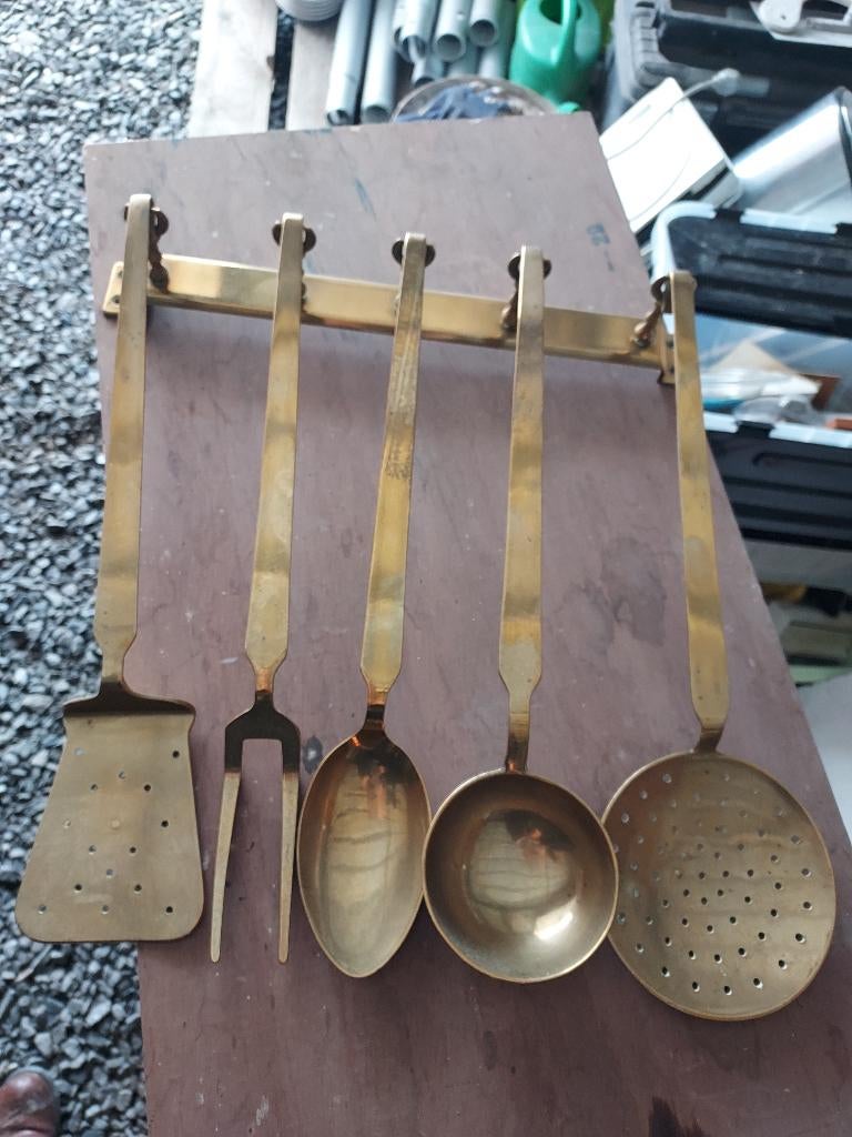 Ustensiles cuisine cuivre, Enlèvement