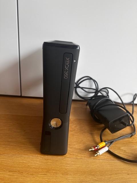 Xbox 360 comme neuve + 2 manettes + 3 jeux, Consoles de jeu & Jeux vidéo, Enlèvement, Comme neuf