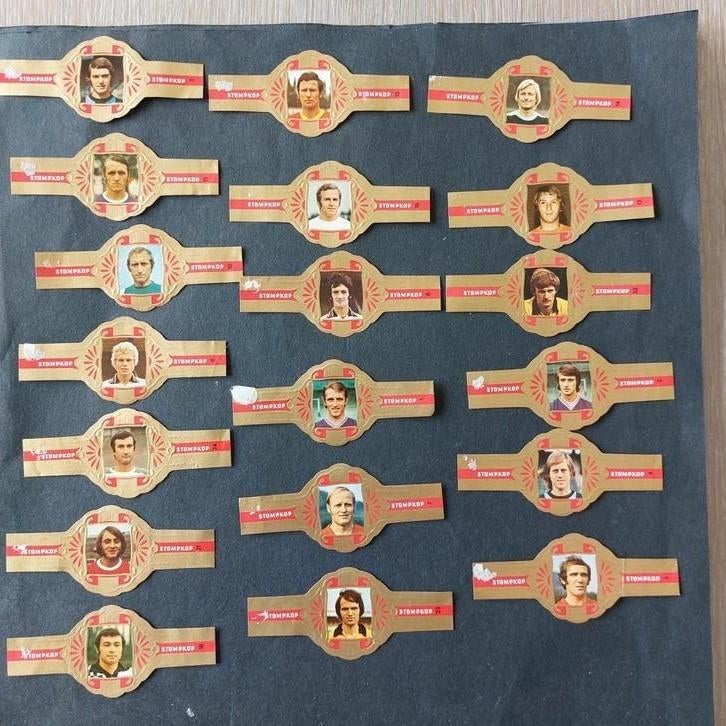 19 sigarenbandjes Stompkop: voetballers, Ophalen of Verzenden, Zo goed als nieuw, Sigarenbandjes