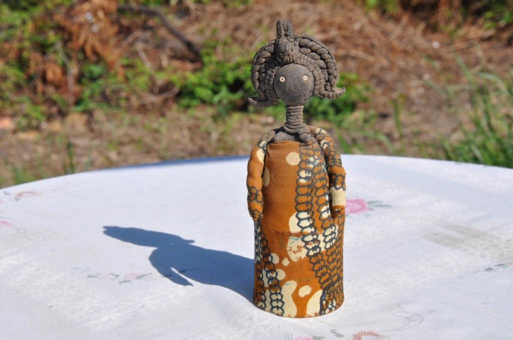 §  statue africaine bois et tissu, Enlèvement ou Envoi