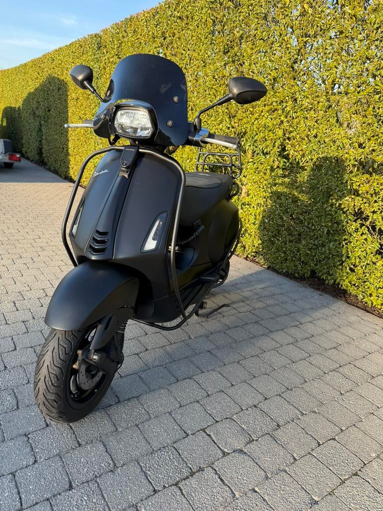 Vespa sprint Notte B klasse, Fietsen en Brommers, Brommers | Vespa, Zo goed als nieuw, Ophalen