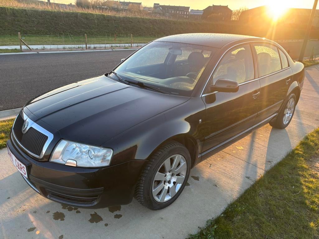 Skoda Superbe 2.0 Essence 08/2006 Euro 4, Autos, Skoda, Entreprise, Achat, Superb, ABS, Airbags, Air conditionné, Ordinateur de bord
