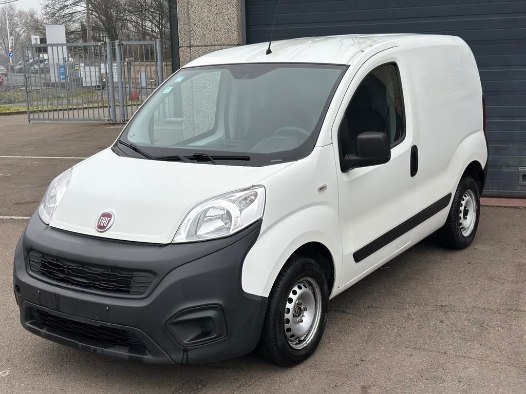 Fiat Fiorino 1.3Diesel Euro 6b 1e eigenaar met keuring, Auto's, Bestelwagens en Lichte vracht, Stof, Euro 6, Wit, Bedrijf