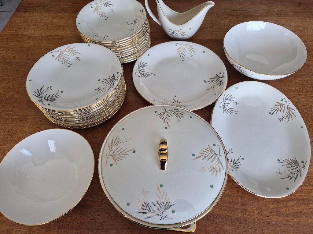 Servies Boch- Saturn-Brigitte, Huis en Inrichting, Keuken | Servies, Zo goed als nieuw, Bord(en), Overige stijlen, Porselein, Ophalen