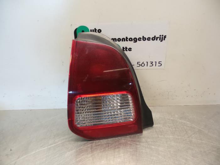 Feu arrière gauche d'un Mitsubishi Colt (Colt 96-), -, Utilisé, Mitsubishi, -