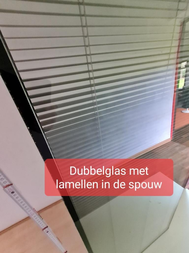 Dubbelglas met kantelbare lamellen in de spouw., Doe-het-zelf en Bouw, Ophalen, Dubbelglas