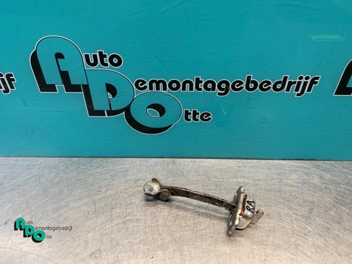 Deurvanger 4Deurs rechts-achter van een Toyota Aygo (Aygo 08, Gebruikt, -, -, Ophalen of Verzenden