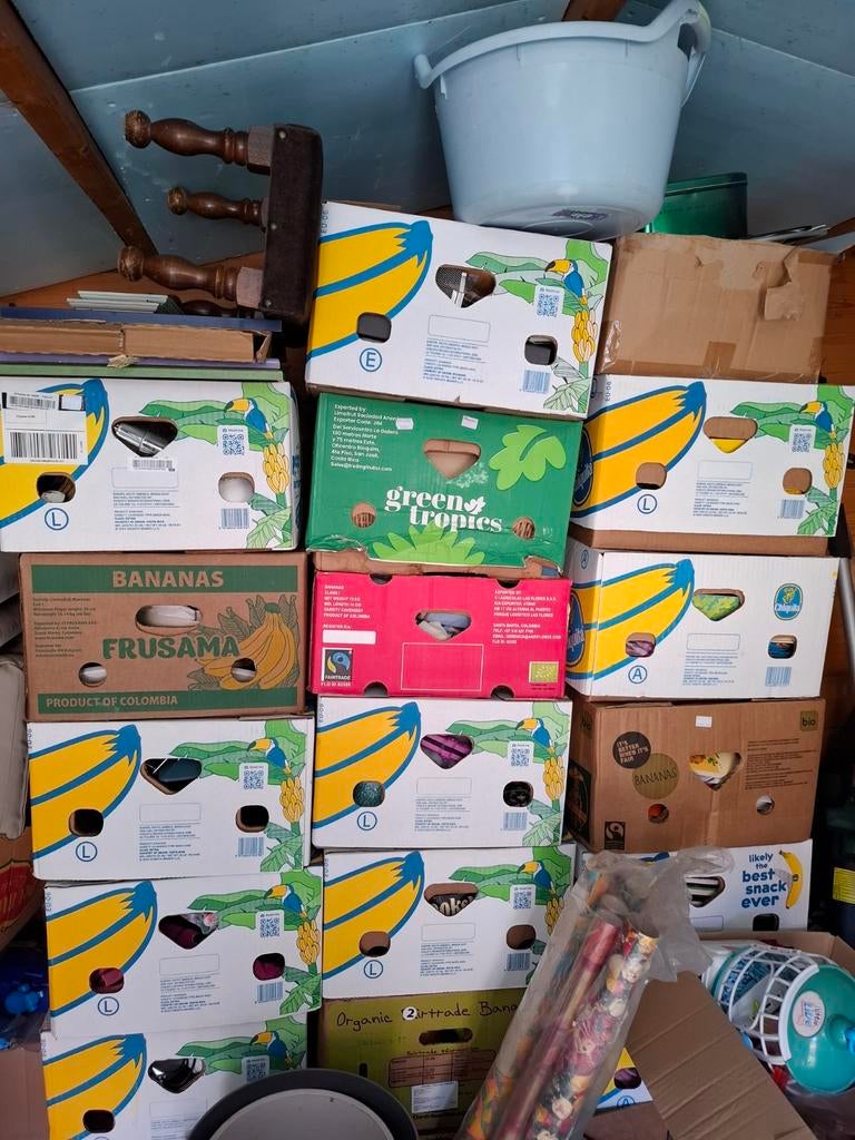 25 dozen rommelmartktspullen (inboedel)., Ophalen