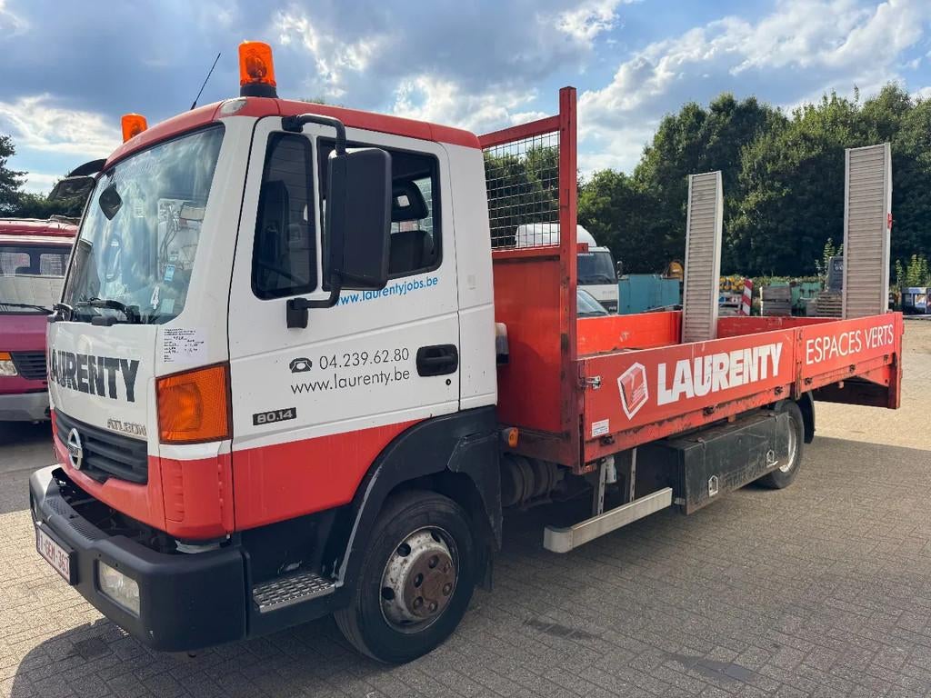 Nissan *80.14-MACHINERY/CARTRANSPORTER (bj 2009), Autos, Camions, Autres marques, Achat, Entreprise, Boîte manuelle