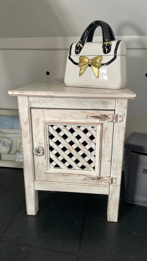 2 mooie brocante nachtkastjes, Huis en Inrichting, Slaapkamer | Nachtkastjes, Ophalen, Zo goed als nieuw