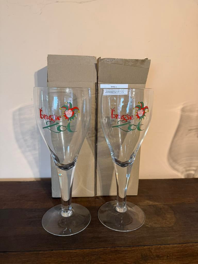 Lot de 2 verres Brugse Zot – bière belge, Enlèvement, Neuf, Verre ou Verres