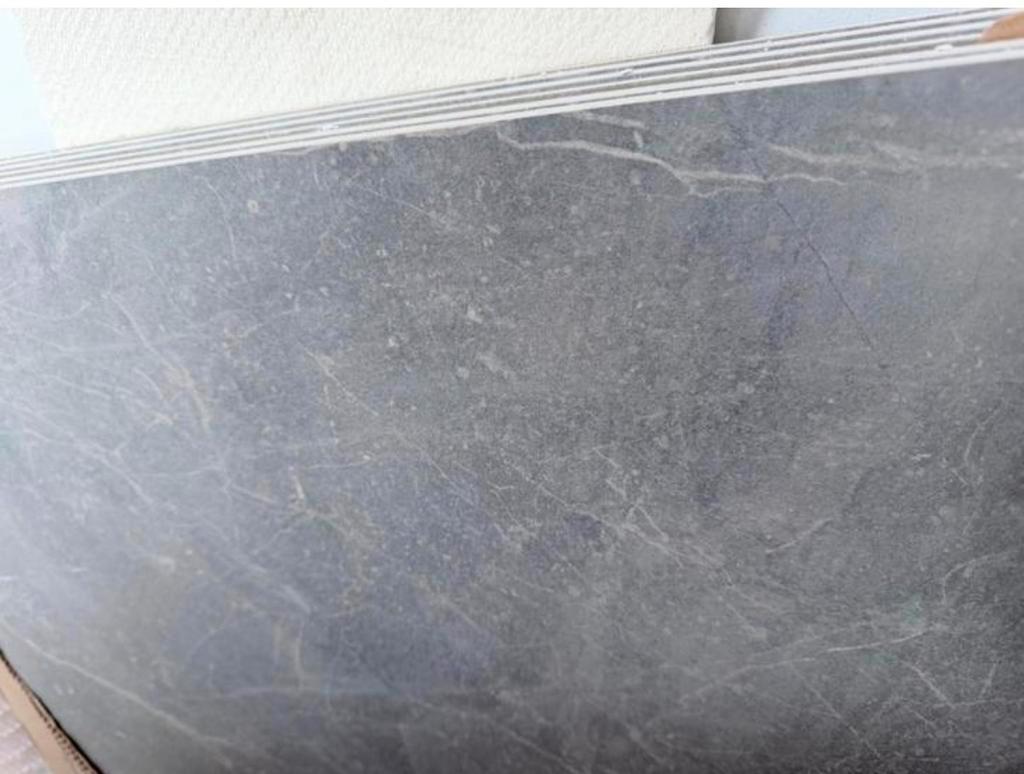 Carrelage gris, Enlèvement, Comme neuf