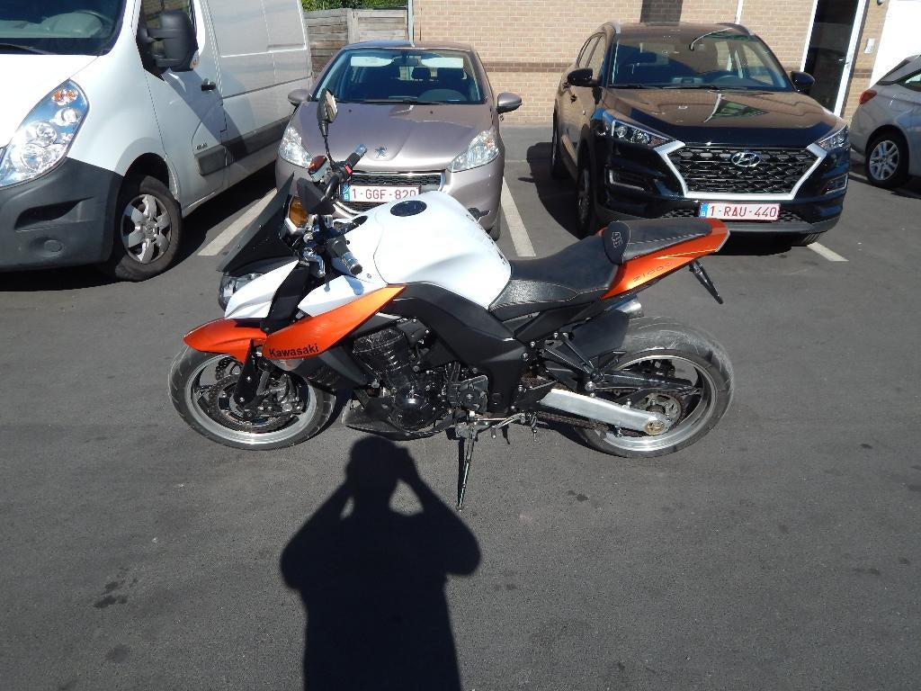 PNEUS NEUFS KAWASAKI Z1000 34000 KM 2014 EN EXCELLENT ÉTAT, Motos, Motos | Kawasaki, Entreprise, Plus de 35 kW, Permis Moto A1 minimum