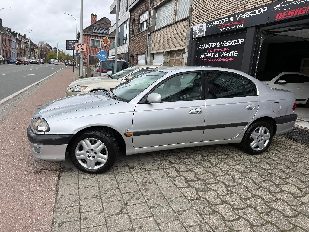 Toyota Avensis 1800 essence Airco  Nouvelle Embrayage, Autos, Achat, Entreprise, Carnet d'entretien, 4 cylindres
