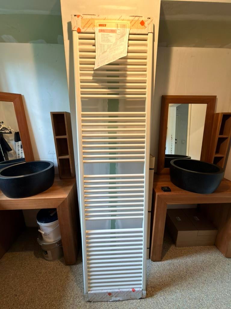 Vasco Iris HD radiator 200x50 - handdoekradiator, Doe-het-zelf en Bouw, Verwarming en Radiatoren, Ophalen, Radiator, Minder dan 60 cm