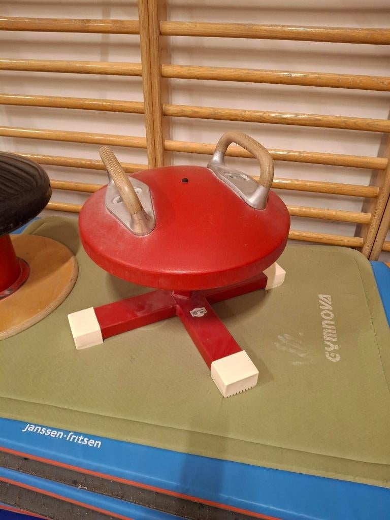 Paddenstoel turntoestel, Sport en Fitness, Turnen, Ophalen, Gebruikt, Rood, Materiaal