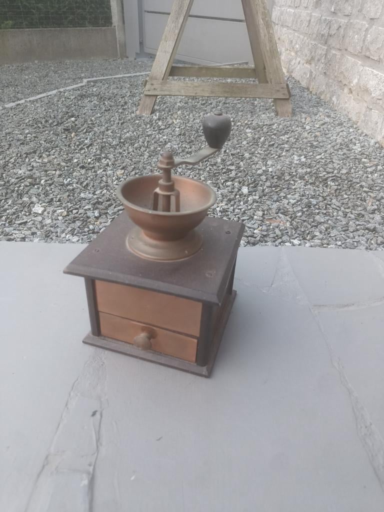 Prachtige oude koffiemolen met rood koperen afwerking, Ophalen