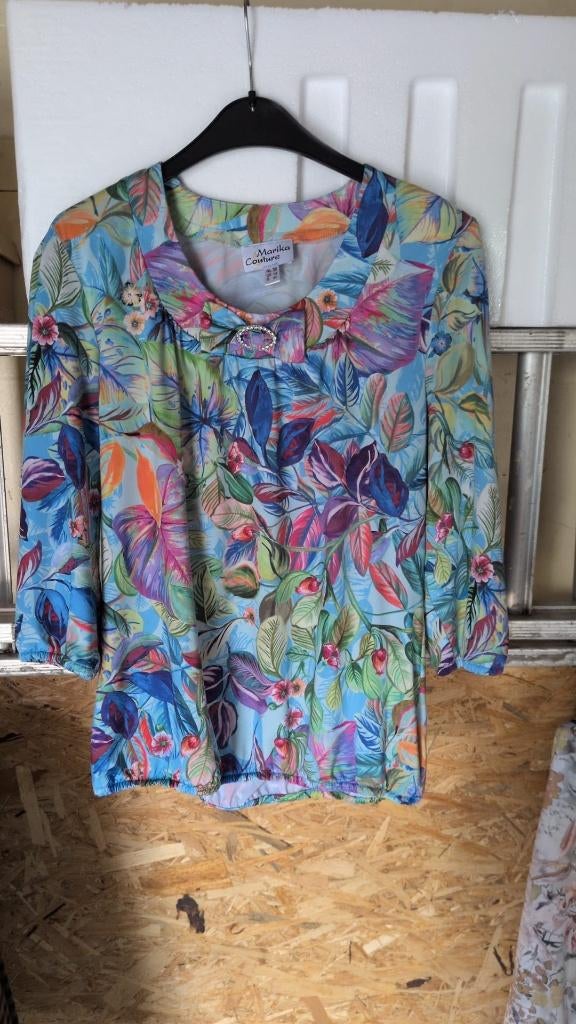 blauw gebloemd T-shirt - Marika Couture- 40 - 5€, Maat 38/40 (M), Zo goed als nieuw, Lange mouw, Verzenden