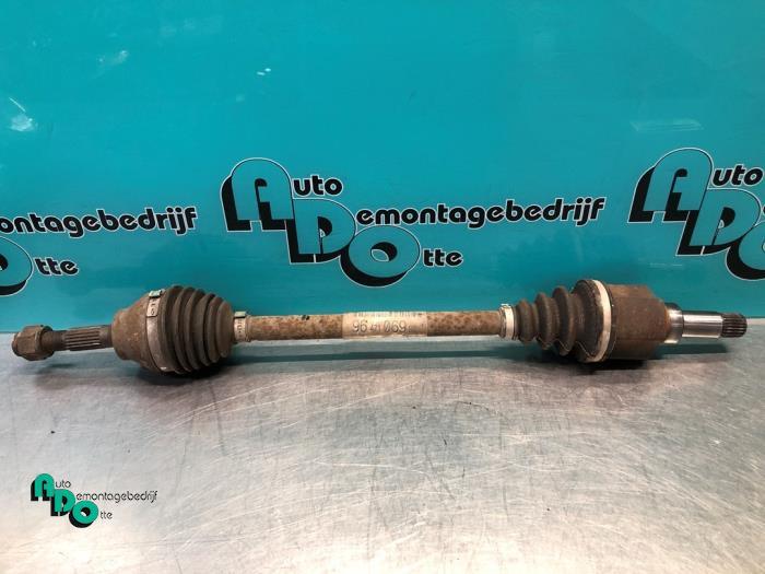 Aandrijfas links-voor van een Peugeot 1007 (1007 05-), Gebruikt, -, -, Ophalen of Verzenden
