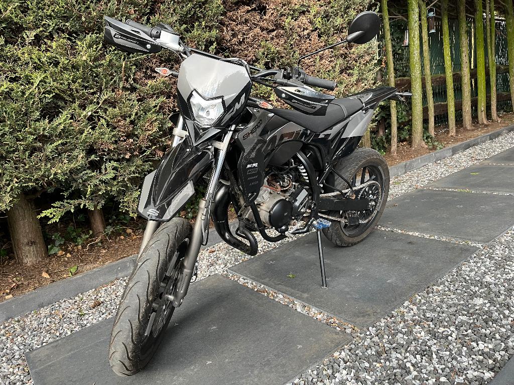 Sherco 50cc crossmotor Black Moon Sport - nieuwstaat, Vélos & Vélomoteurs, Autres marques, 49 cm³, Enlèvement, Classe B (45 km/h)