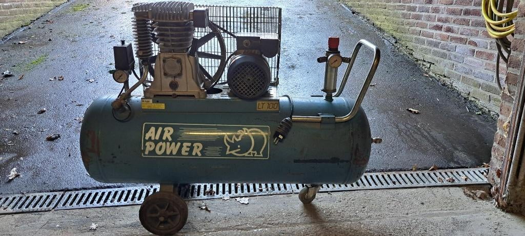 Compressor, Doe-het-zelf en Bouw, Ophalen, Gebruikt, 200 tot 400 liter/min, Mobiel