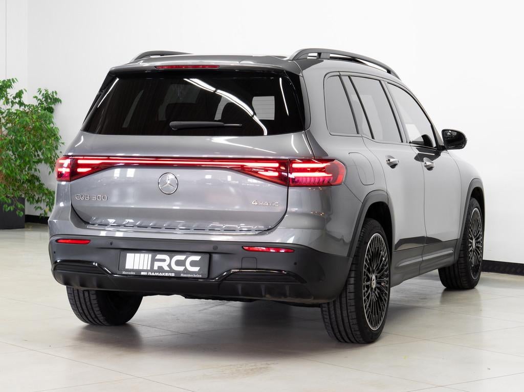 Mercedes-Benz EQB 300 4M AMG Premium Night 20" PANO Adaptiev, Auto's, Mercedes-Benz, Automaat, https://public.car-pass.be/vhr/ebe53bda-9c9b-4299-8859-e84cb6a6db38