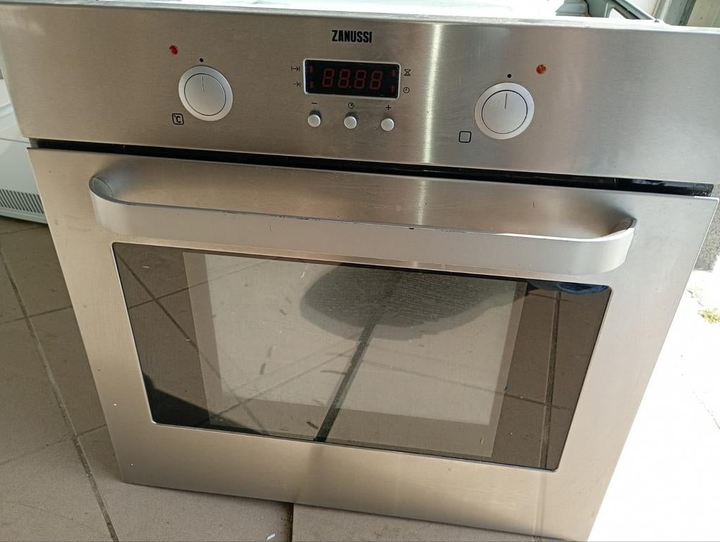 Four encastrable Zanussi 20B432x en bon état, Enlèvement