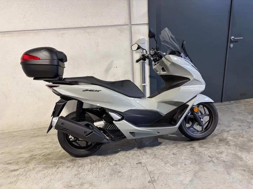 Honda PCX125 handige 125cc scooter (bj 2024), Motoren, Scooter, Bedrijf, 125 cc, 11 kW of minder