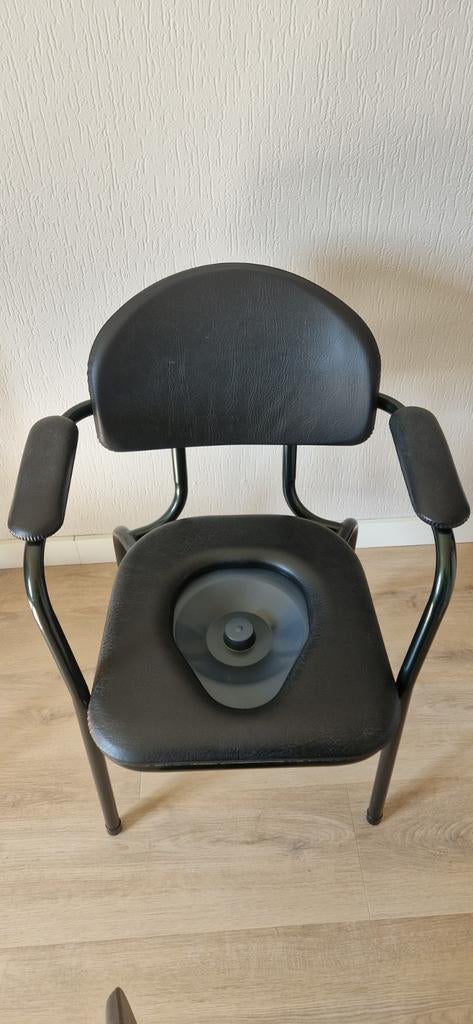 Wc stoel. Kleur zwart, Diversen, Ophalen